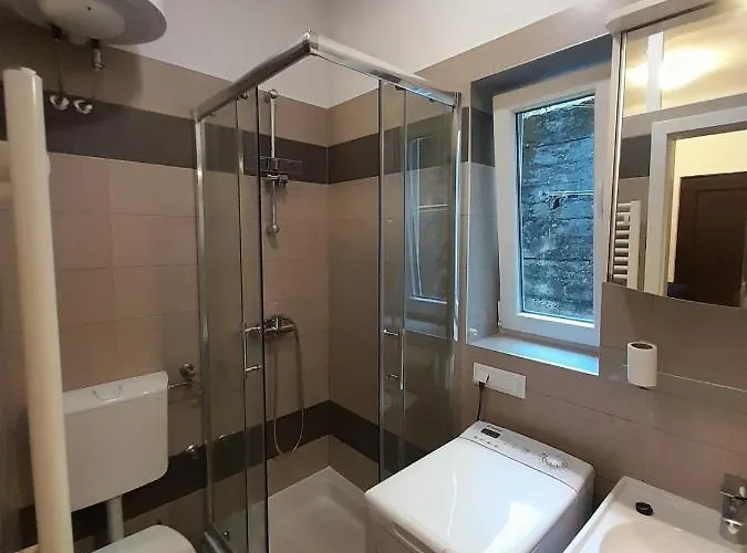 Lena Apartman