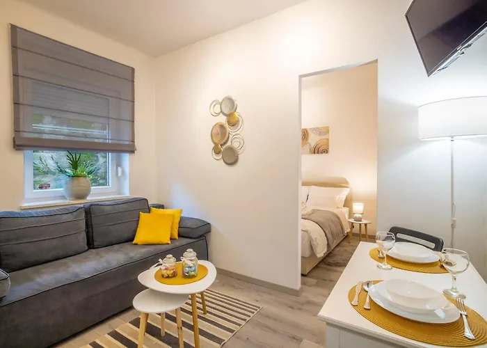 Apartman Lena *