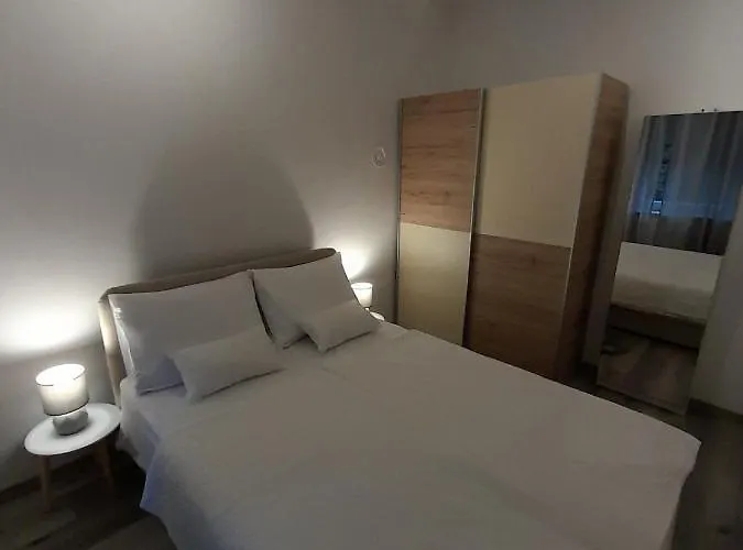 Lena Apartman